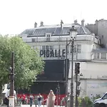 Regyn's Montmartre Hotel 2*