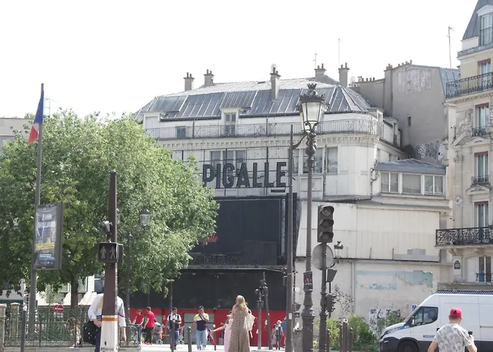 Regyn's Montmartre Hotel 2*