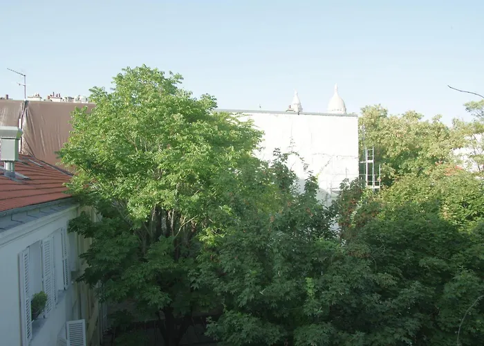 Regyn's Montmartre 2*