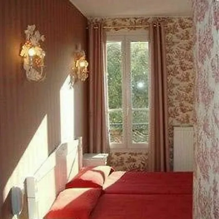 Regyn's Montmartre Hotel 2*