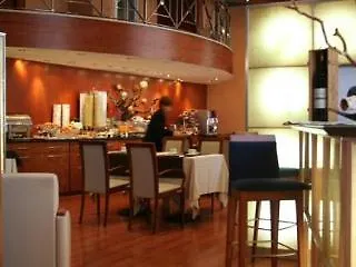 Regyn's Montmartre Hotel 2*