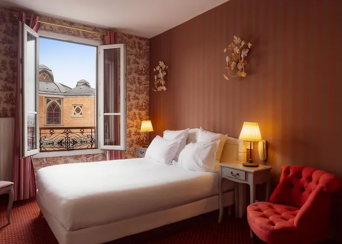 Regyn's Montmartre Hotel 2*
