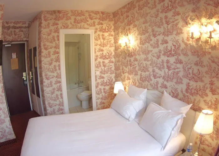 Regyn's Montmartre Hotel 2*