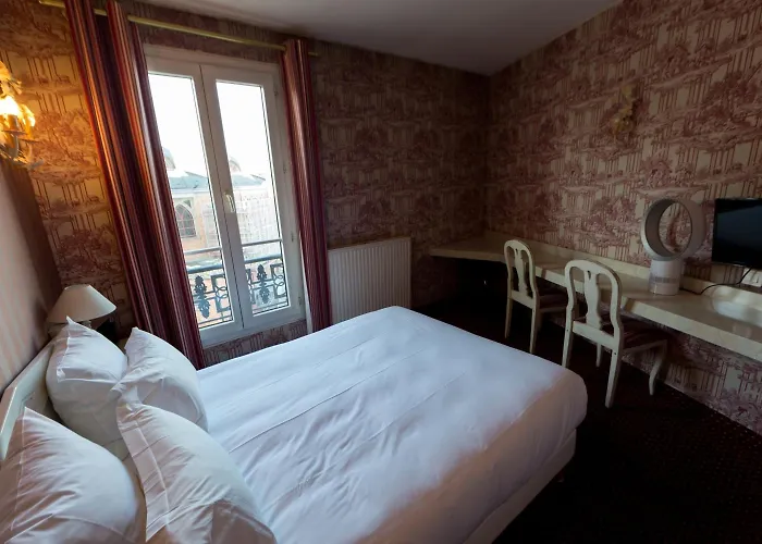 Regyn's Montmartre Hotel 2*