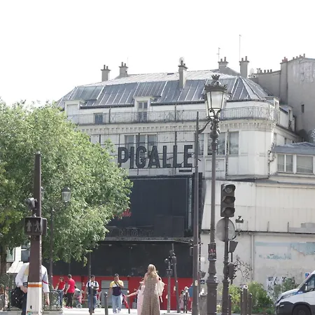 Regyn's Montmartre Hotel 2*